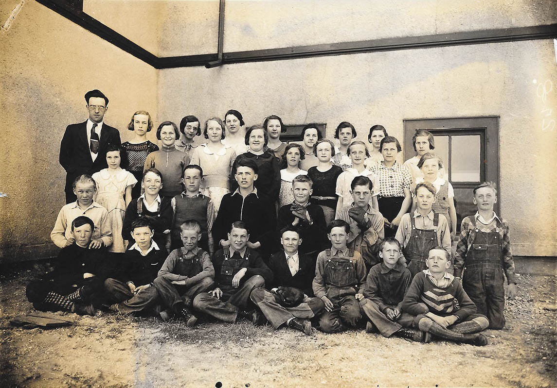 class picture of the Baileys Harbor District #1 Schoolhouse students in 1935